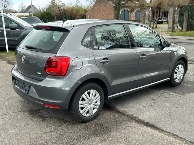 Volkswagen Polo view 3
