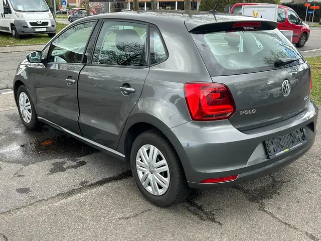 Volkswagen Polo view 4