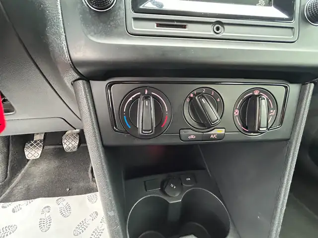 Volkswagen Polo view 12
