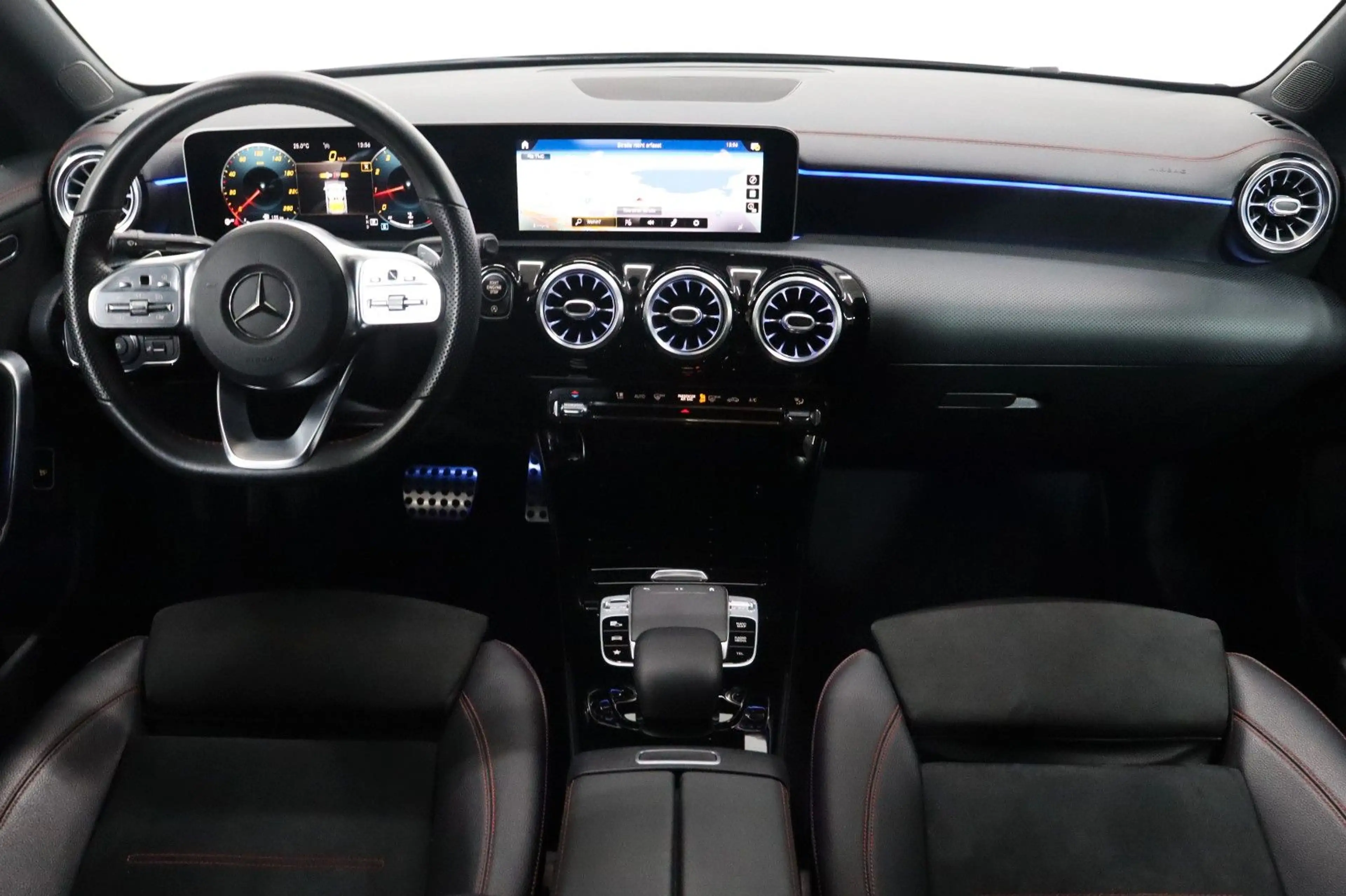 Mercedes-Benz CLA 200 AMG*LEDER*MBUX*KAMERA*LED*TOTWINKEL*AMBI — photo 15