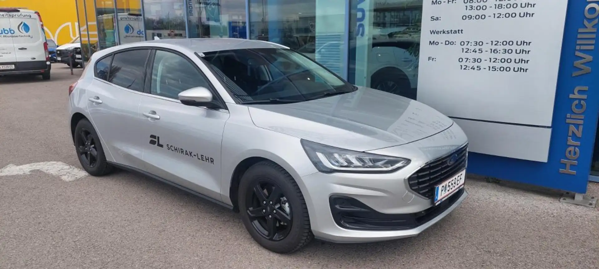 Ford Focus TitaniumStyle 5T 1,0 EB MHEV 125PS Silber - 1