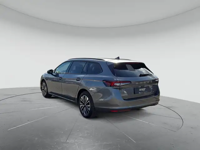Skoda Superb view 3