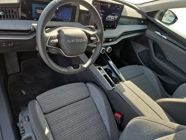 Skoda Superb view 4