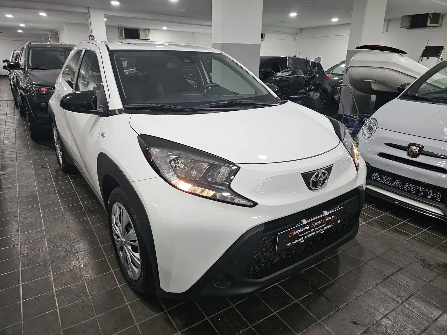 Toyota Aygo X ACTIVE 1.0 BENZ 72CV CAMBIO AUTOMATICO Bianco - 1