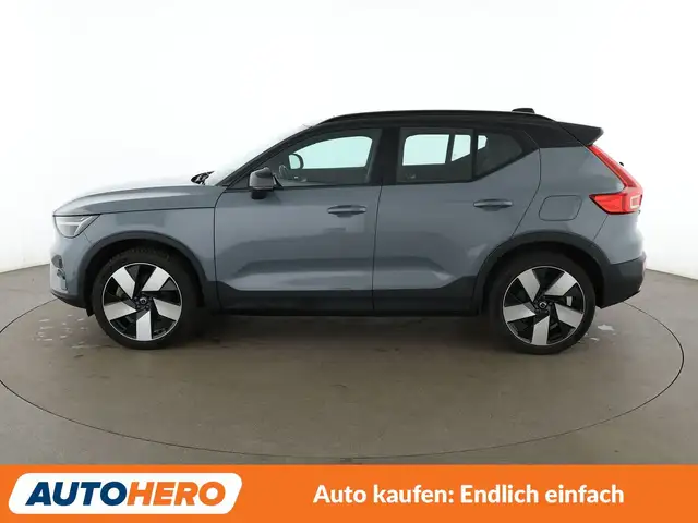 Volvo XC40 view 3