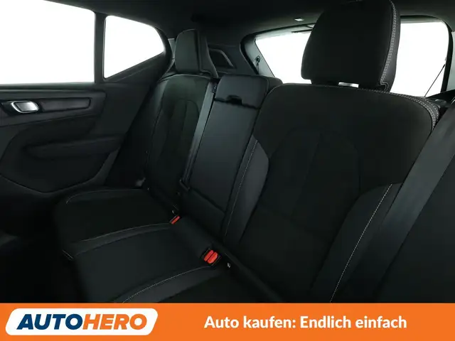 Volvo XC40 view 14