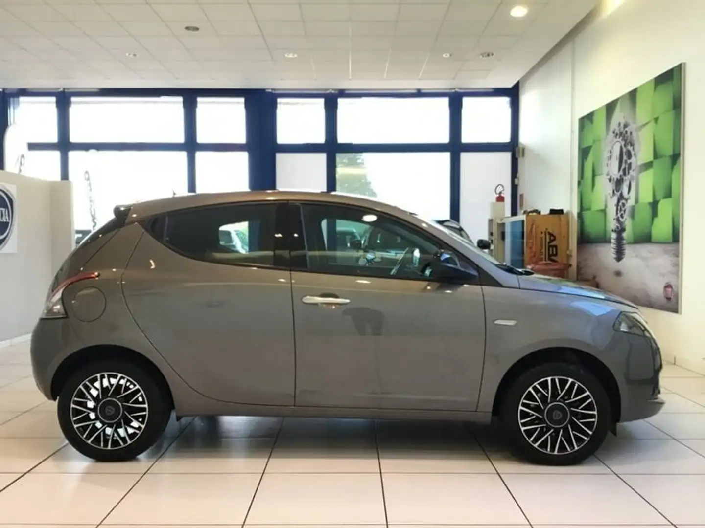 Lancia Ypsilon 1.0 FireFly 5 porte S&S Hybrid Platino Gris - 2