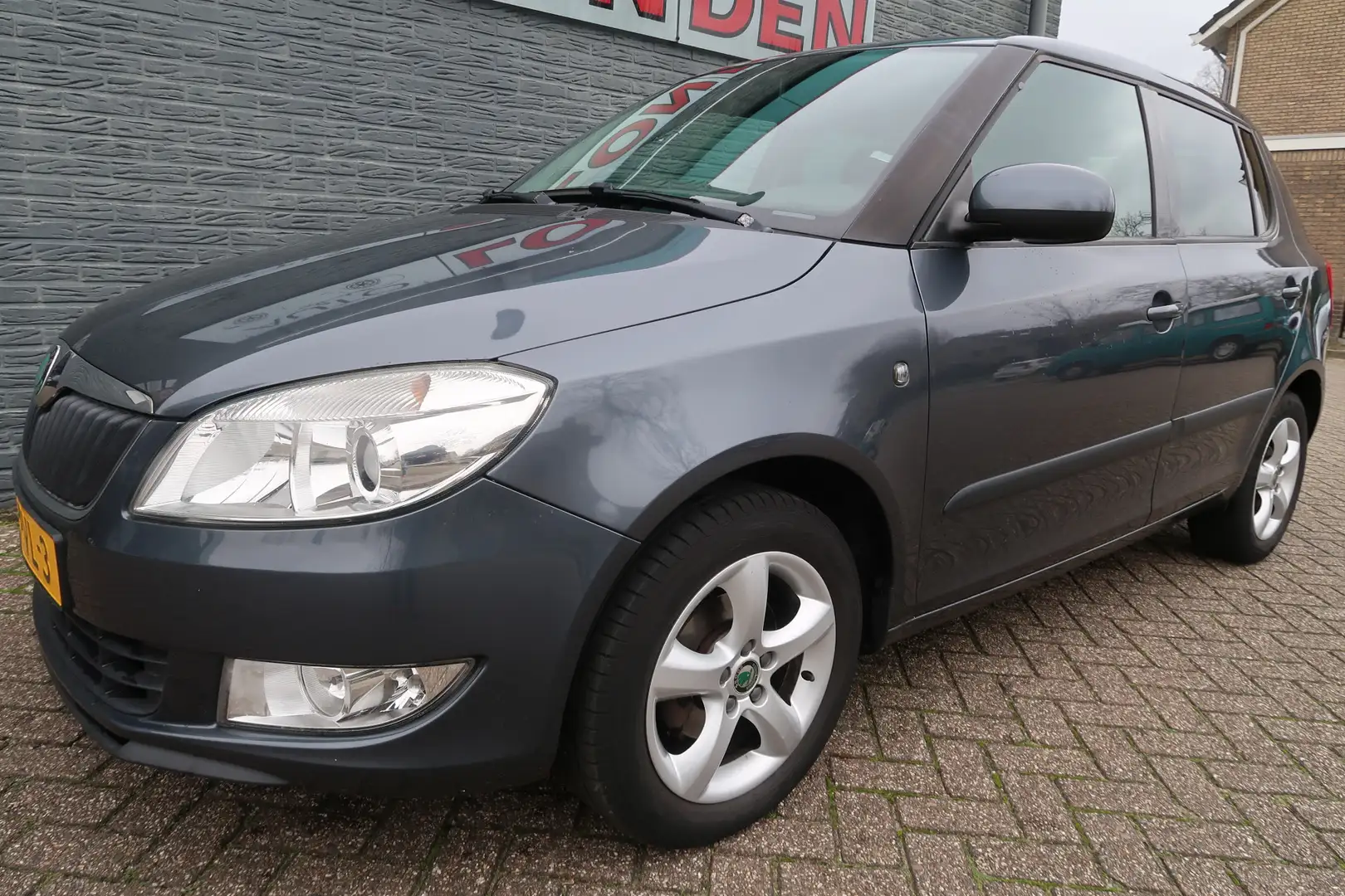 Skoda Fabia 1.2 TSI Dynamic Eerste eigenaar altijd bij ons bed Grijs - 1