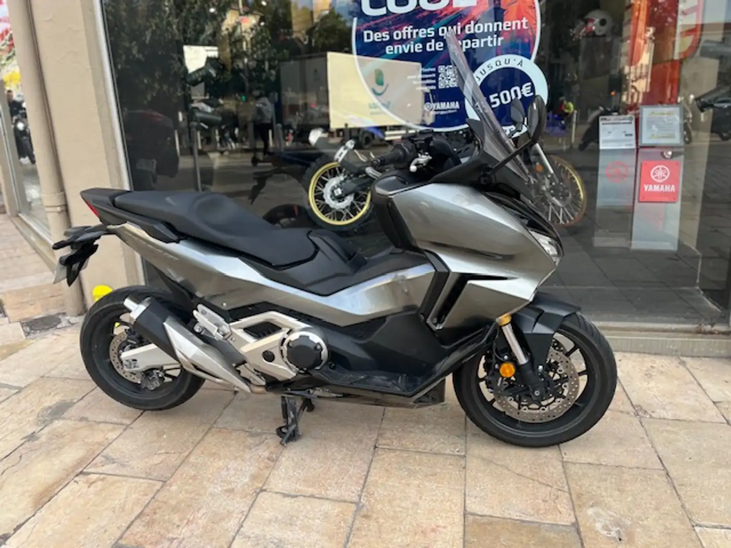 Honda Forza 750 - 1