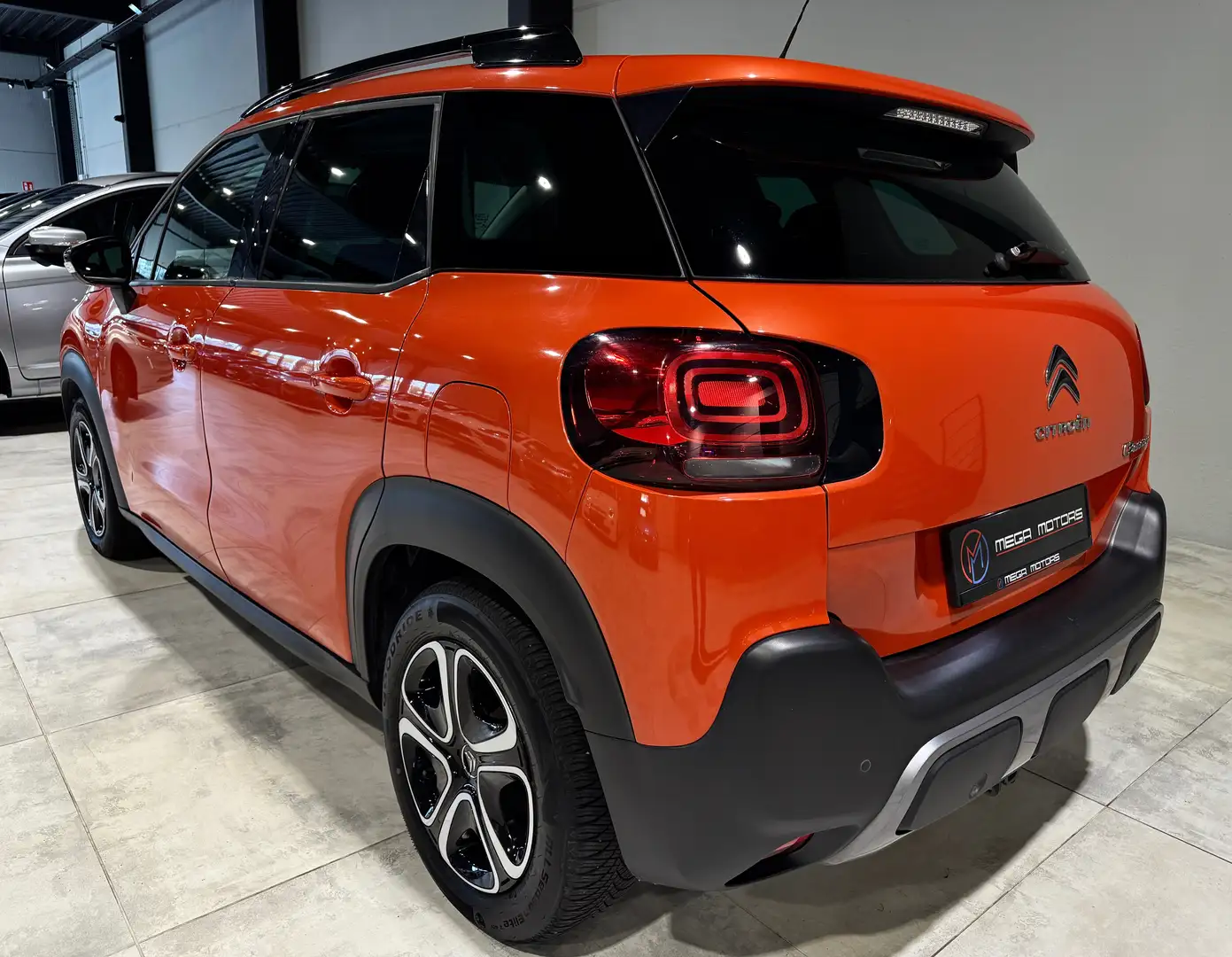 Citroen C3 Aircross 1.2i 83CV !! 63.000KM !! NAVi CARPLAY CRUiSE CLiM Orange - 2