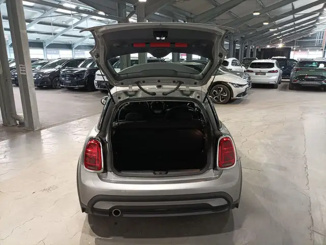 Mini Hatch view 6