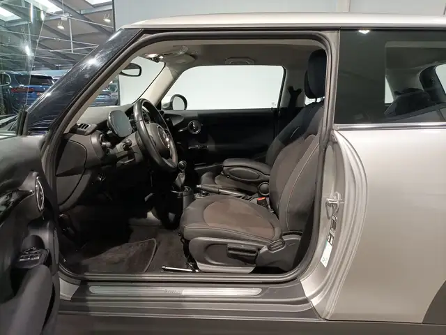 Mini Hatch view 8