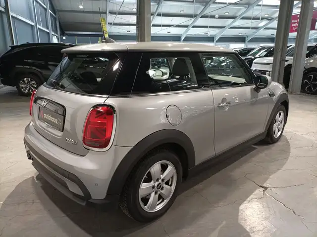 Mini Hatch view 5