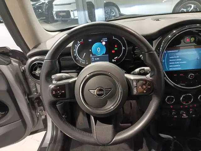 Mini Hatch view 10