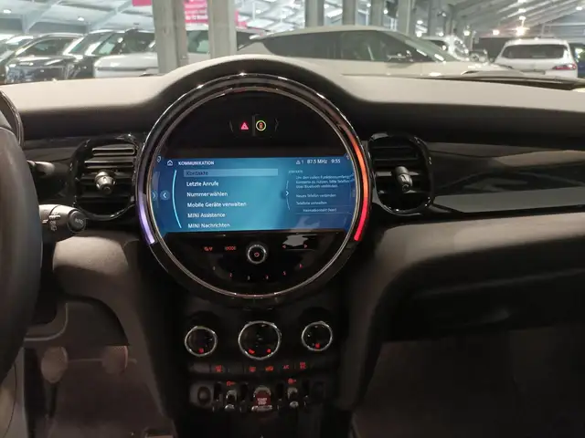 Mini Hatch view 12