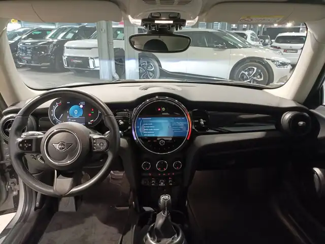 Mini Hatch view 9