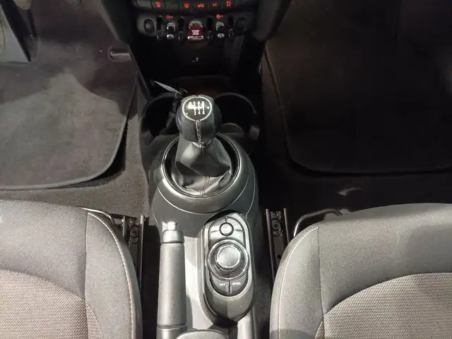 Mini Hatch view 13