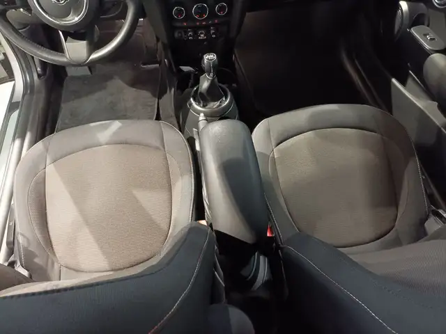 Mini Hatch view 14