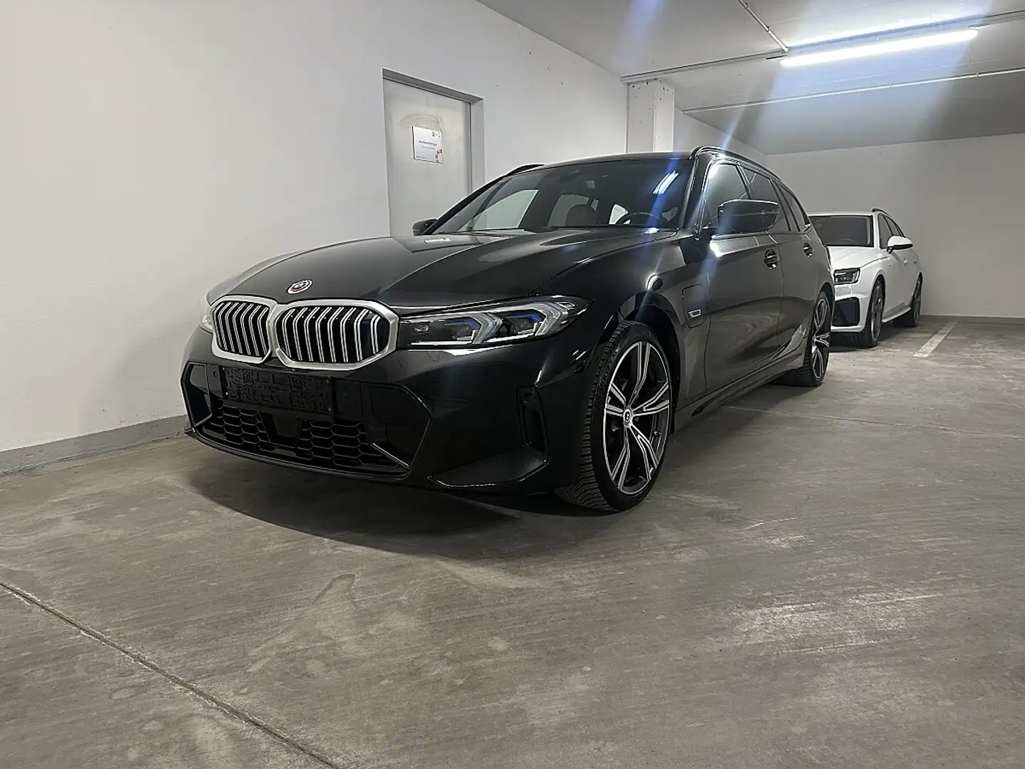 BMW 330 e M Paket, Laser, Harman Schwarz - 2