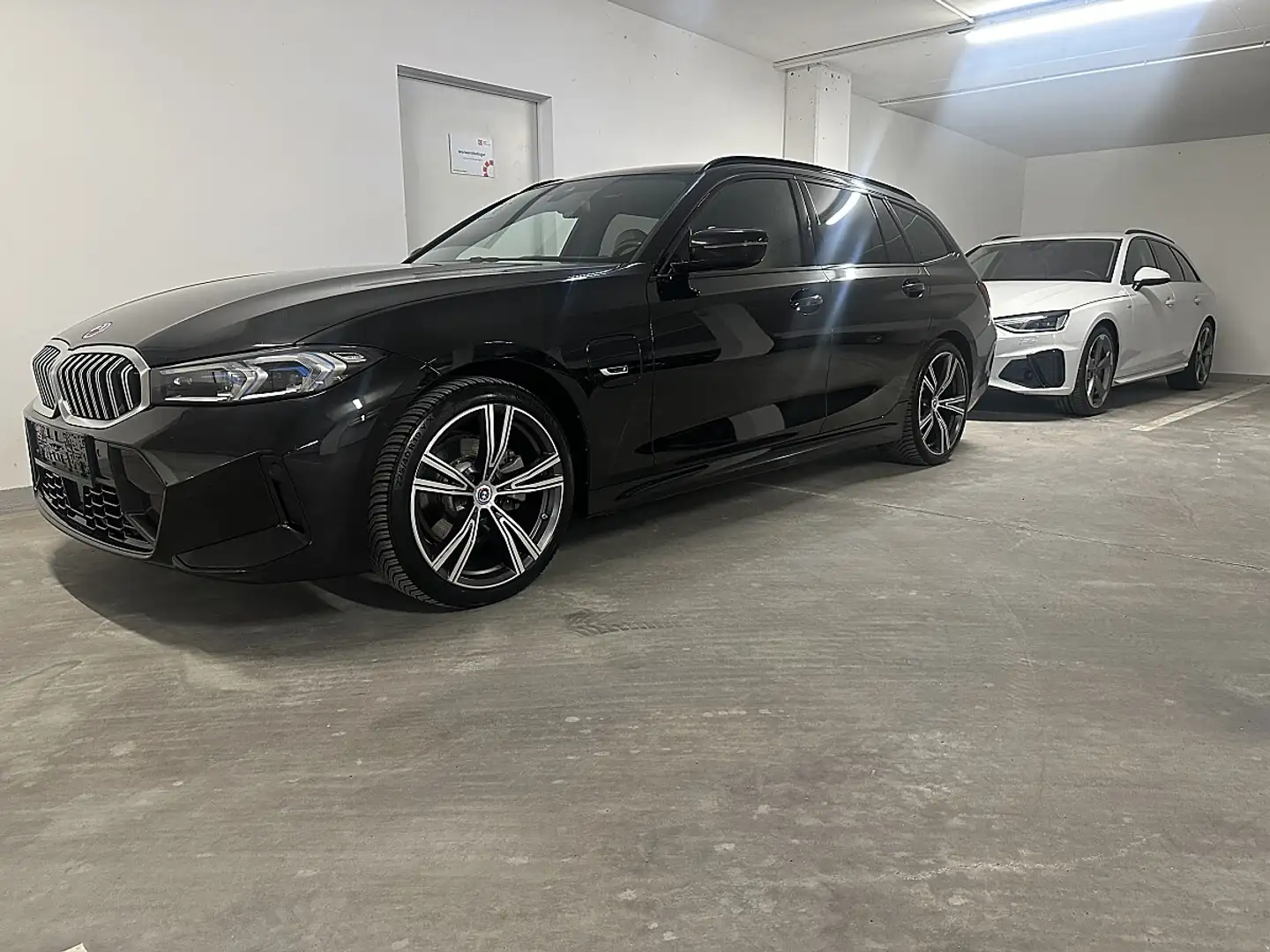 BMW 330 e M Paket, Laser, Harman Schwarz - 1
