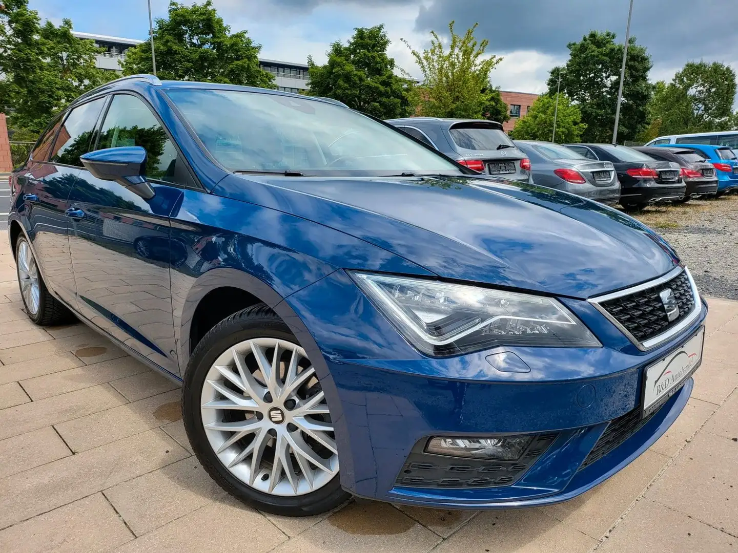SEAT Leon ST Style NAVI/PANO/AHK/ACC Blau - 2
