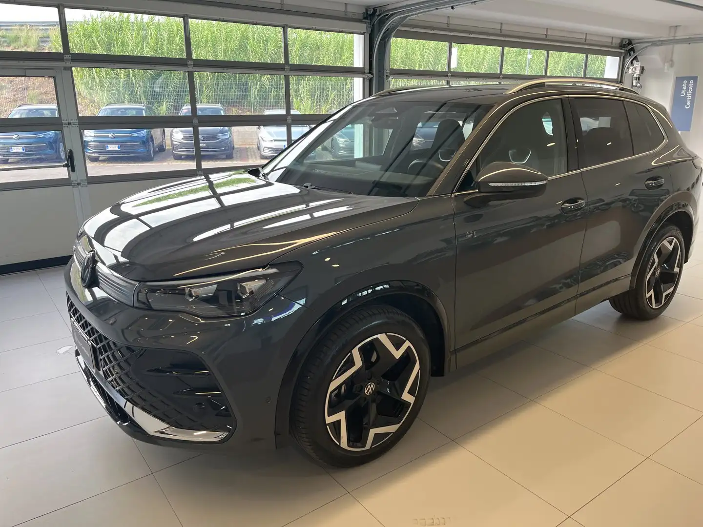 Volkswagen Tiguan 2.0 TDI SCR R-LINE DSG 150 CV Grau - 1