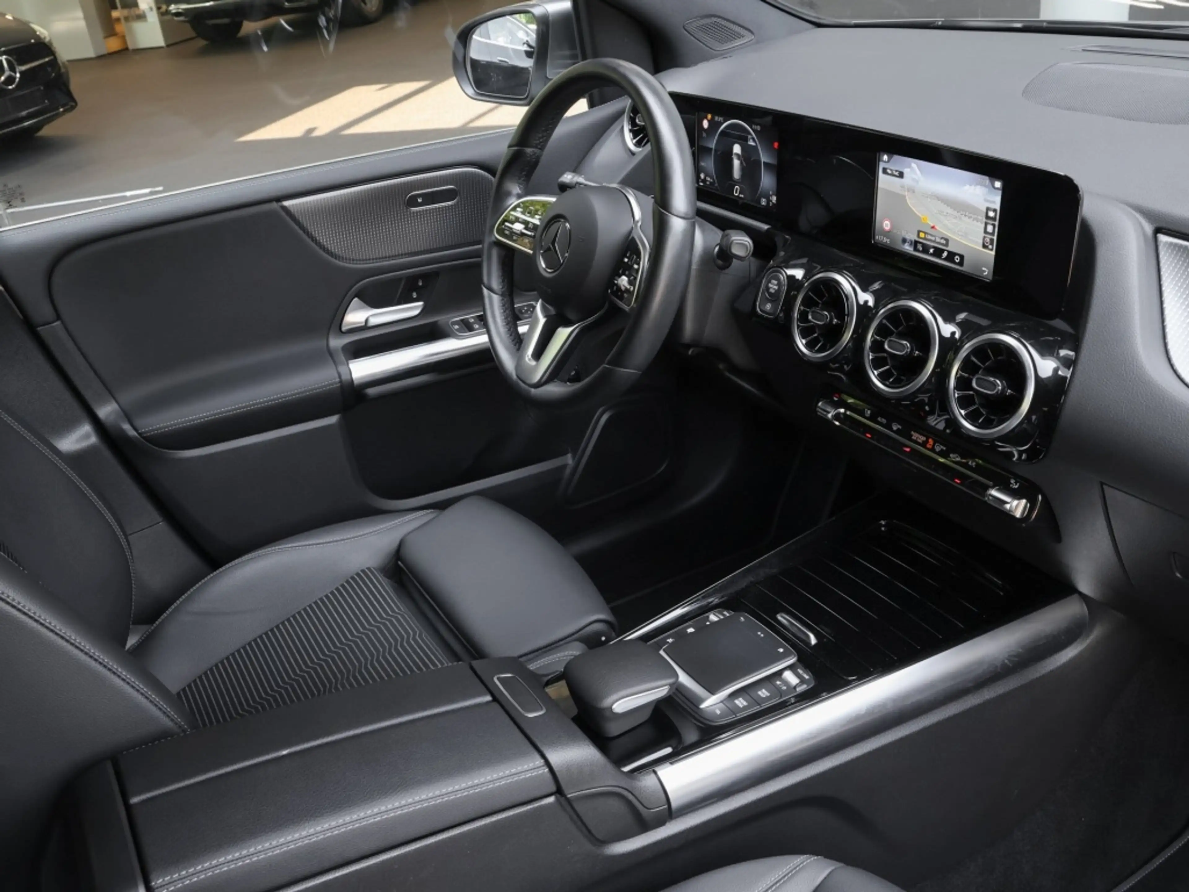 Mercedes-Benz B 200 4M Progressive/AHK/LED/Kamera/Tempomat/17" — photo 4