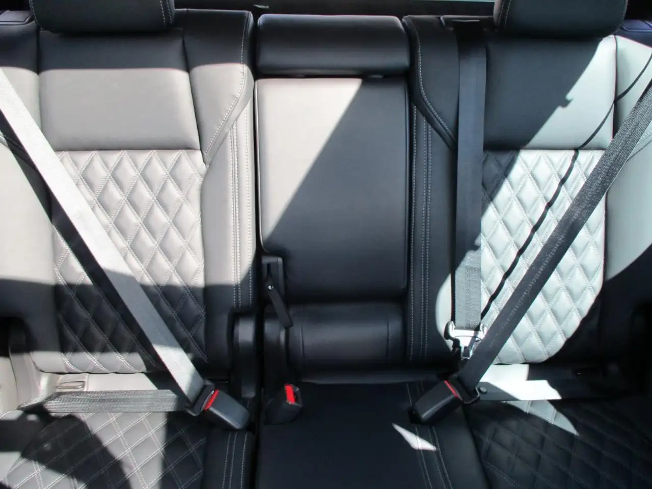 Mitsubishi Outlander снимка Mitsubishi Outlander