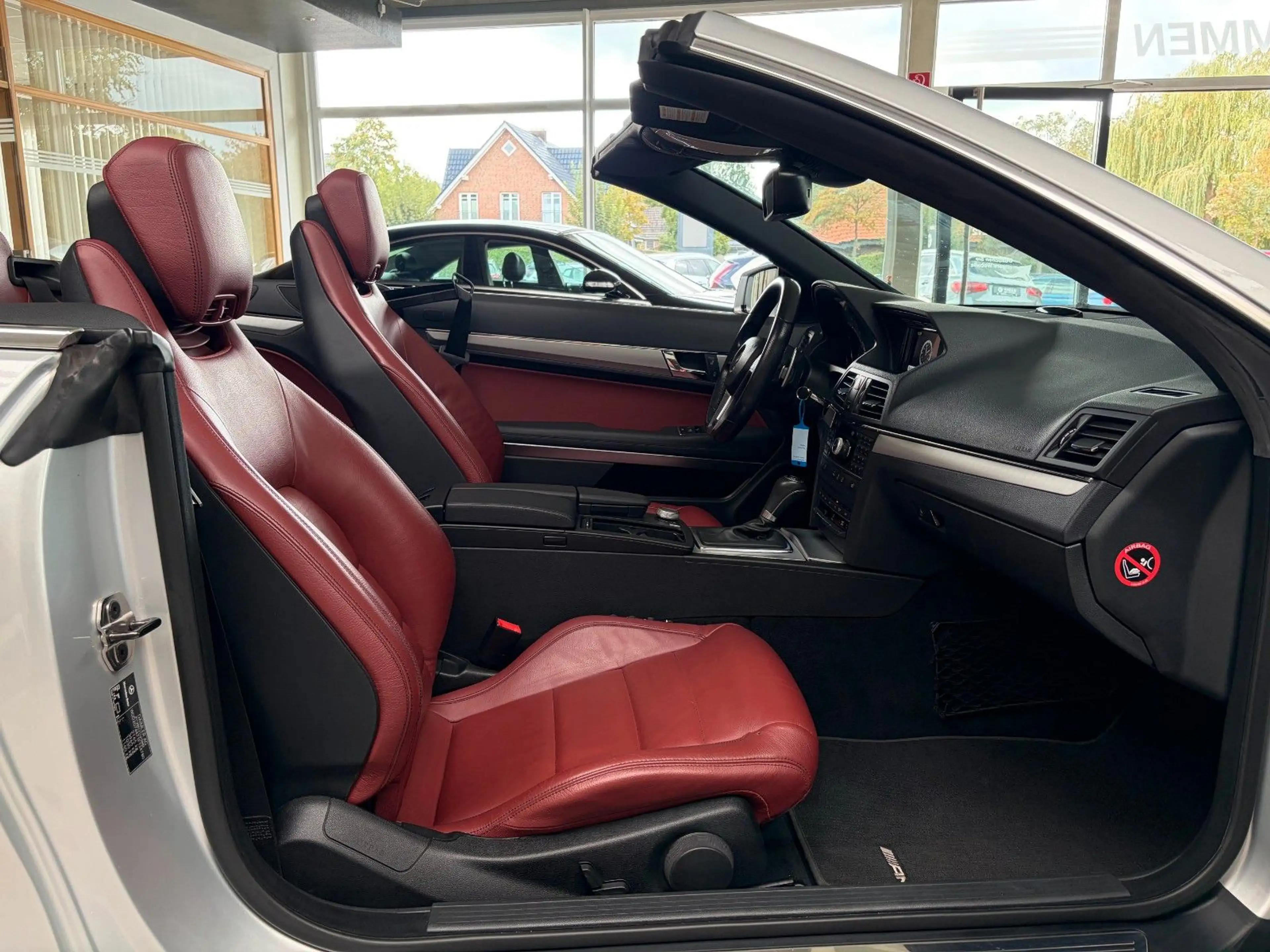 Mercedes-Benz E 250 CGI Cabrio AMG-LINE/AIRSCARF/BI-XEN/LEDER — photo 10