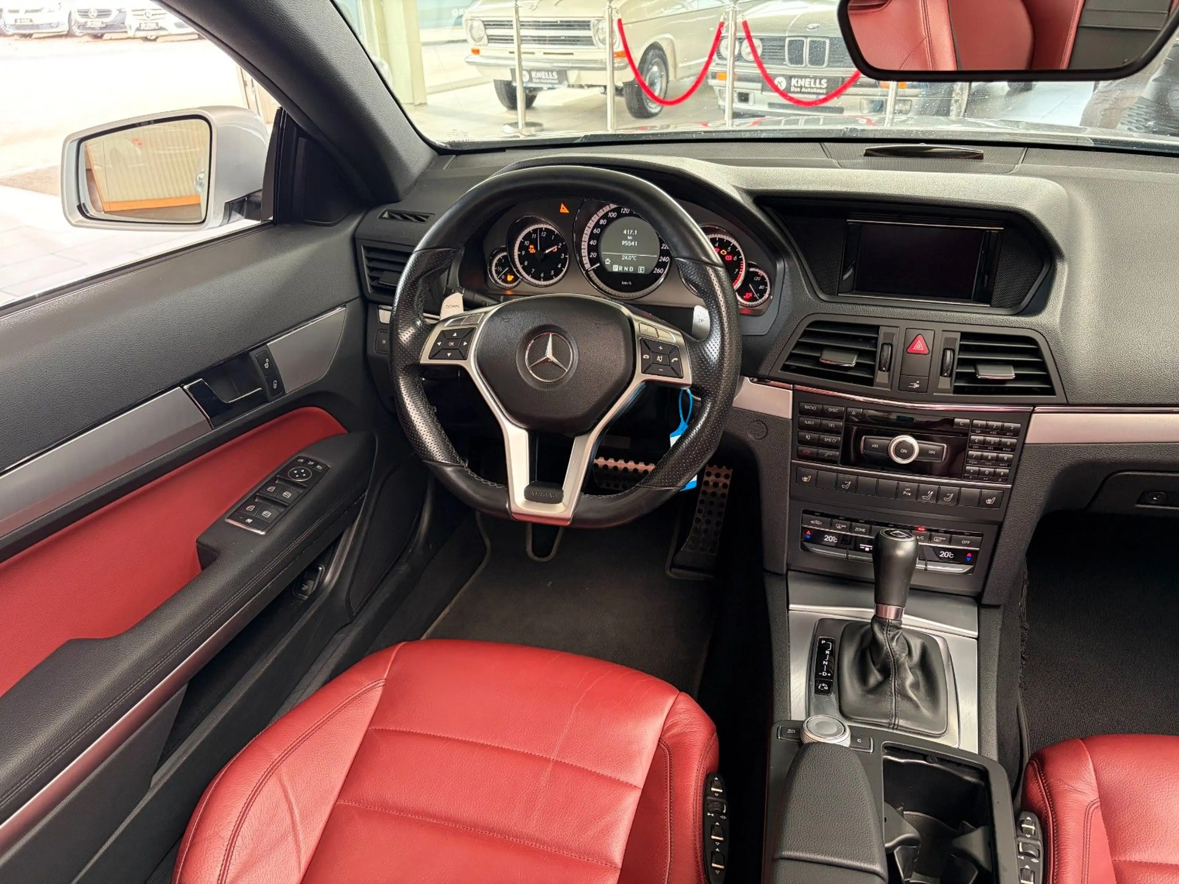 Mercedes-Benz E 250 CGI Cabrio AMG-LINE/AIRSCARF/BI-XEN/LEDER — photo 13