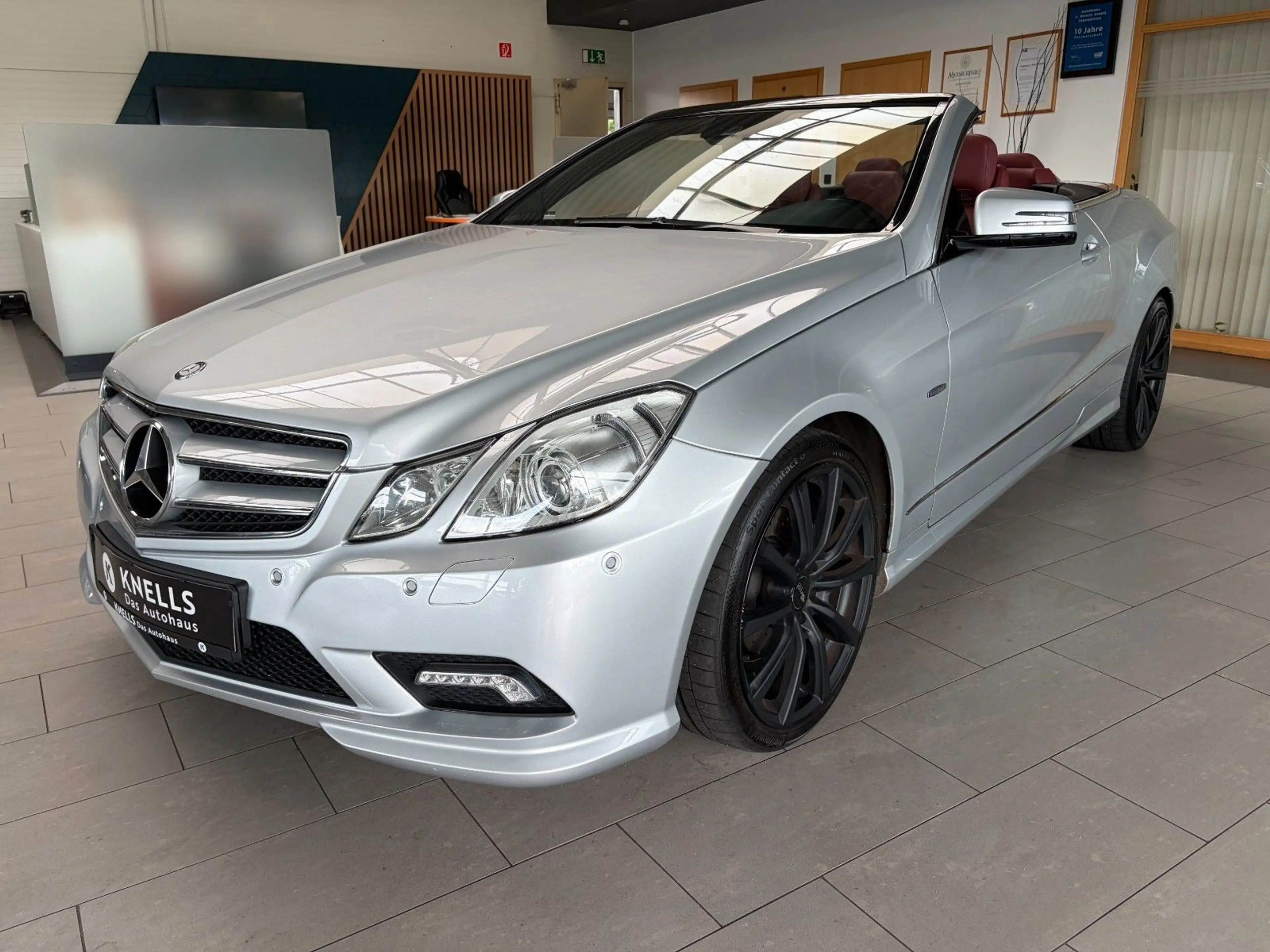 Mercedes-Benz E 250 CGI Cabrio AMG-LINE/AIRSCARF/BI-XEN/LEDER