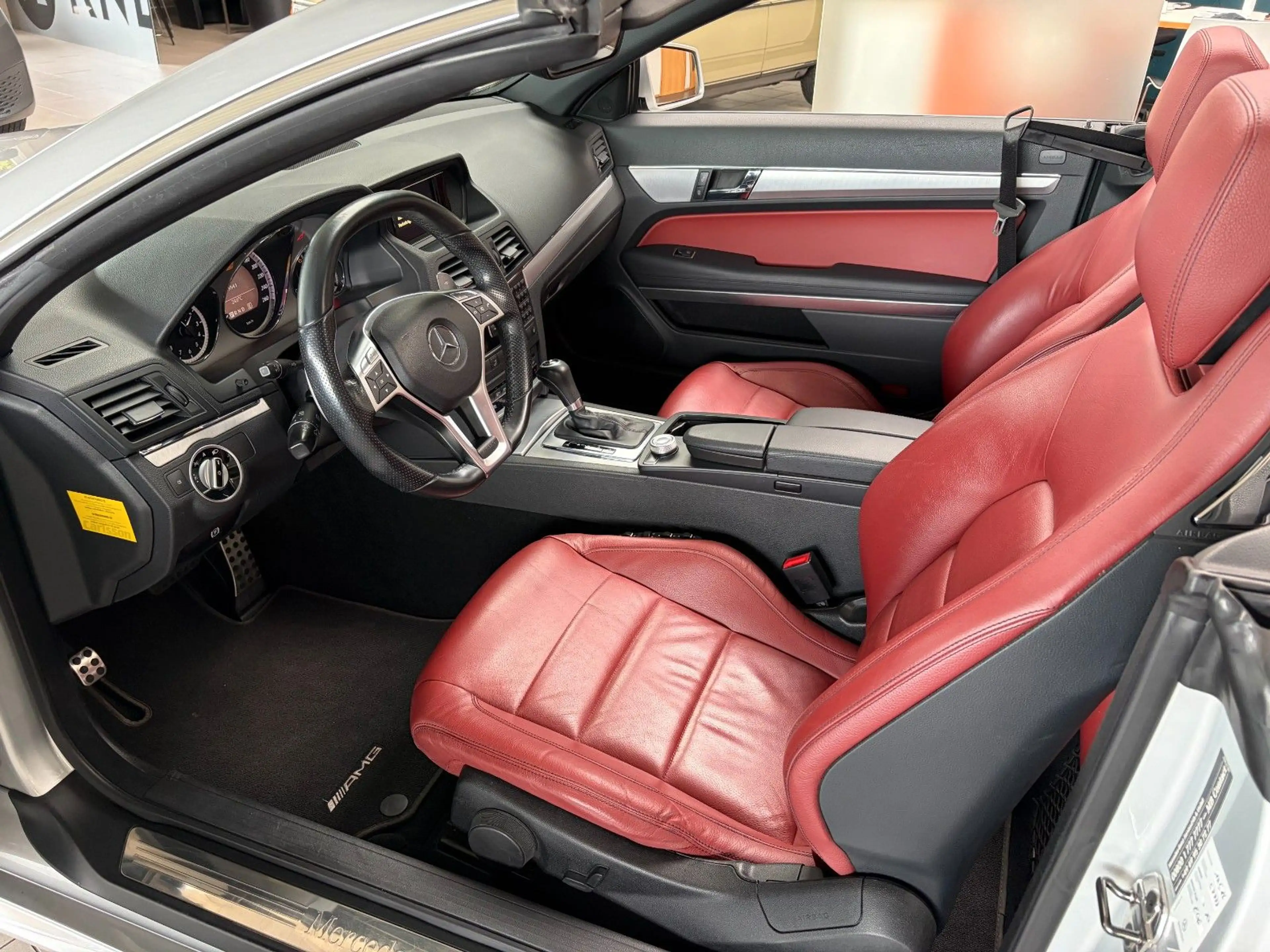 Mercedes-Benz E 250 CGI Cabrio AMG-LINE/AIRSCARF/BI-XEN/LEDER — photo 7