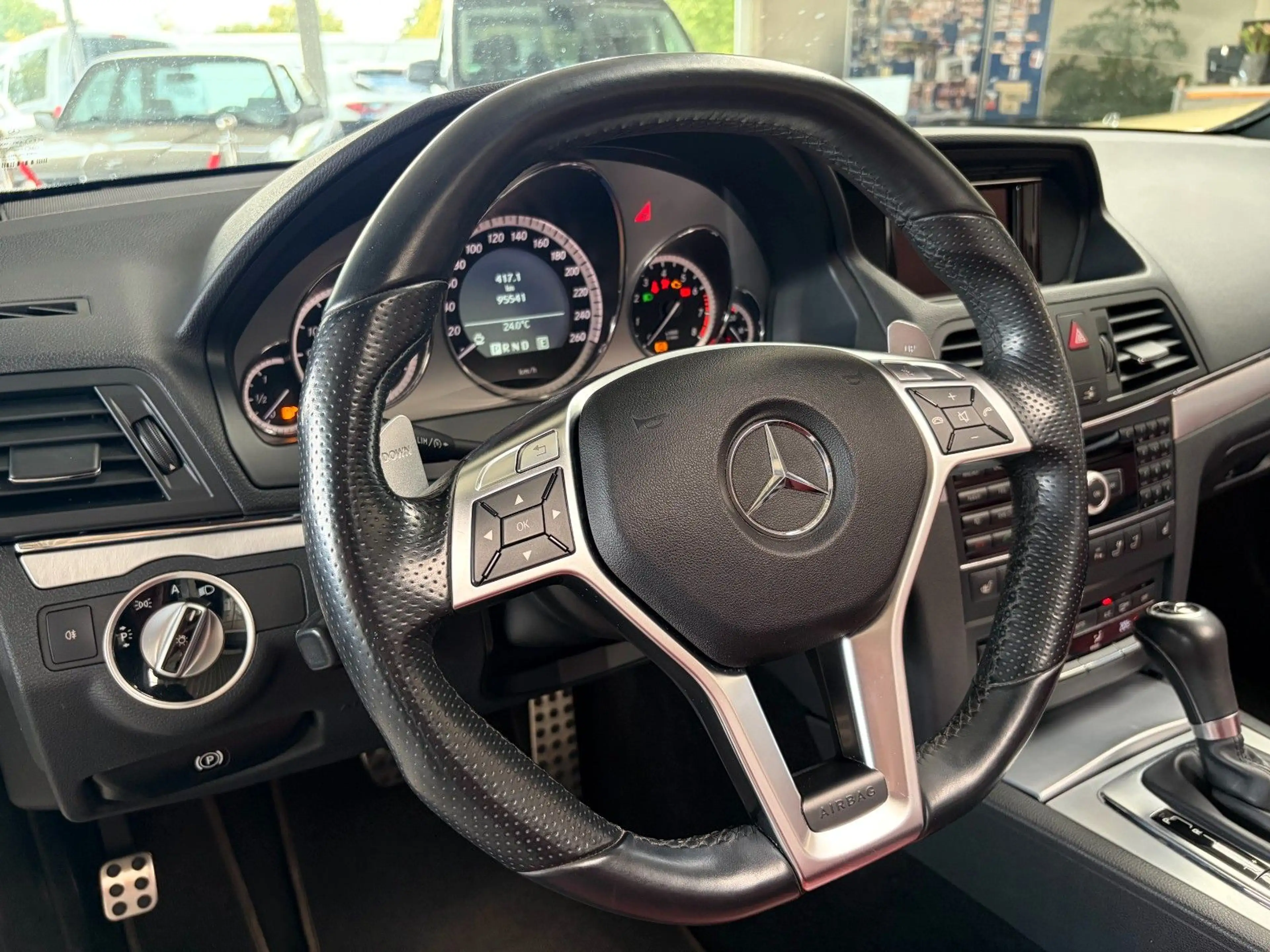 Mercedes-Benz E 250 CGI Cabrio AMG-LINE/AIRSCARF/BI-XEN/LEDER — photo 14