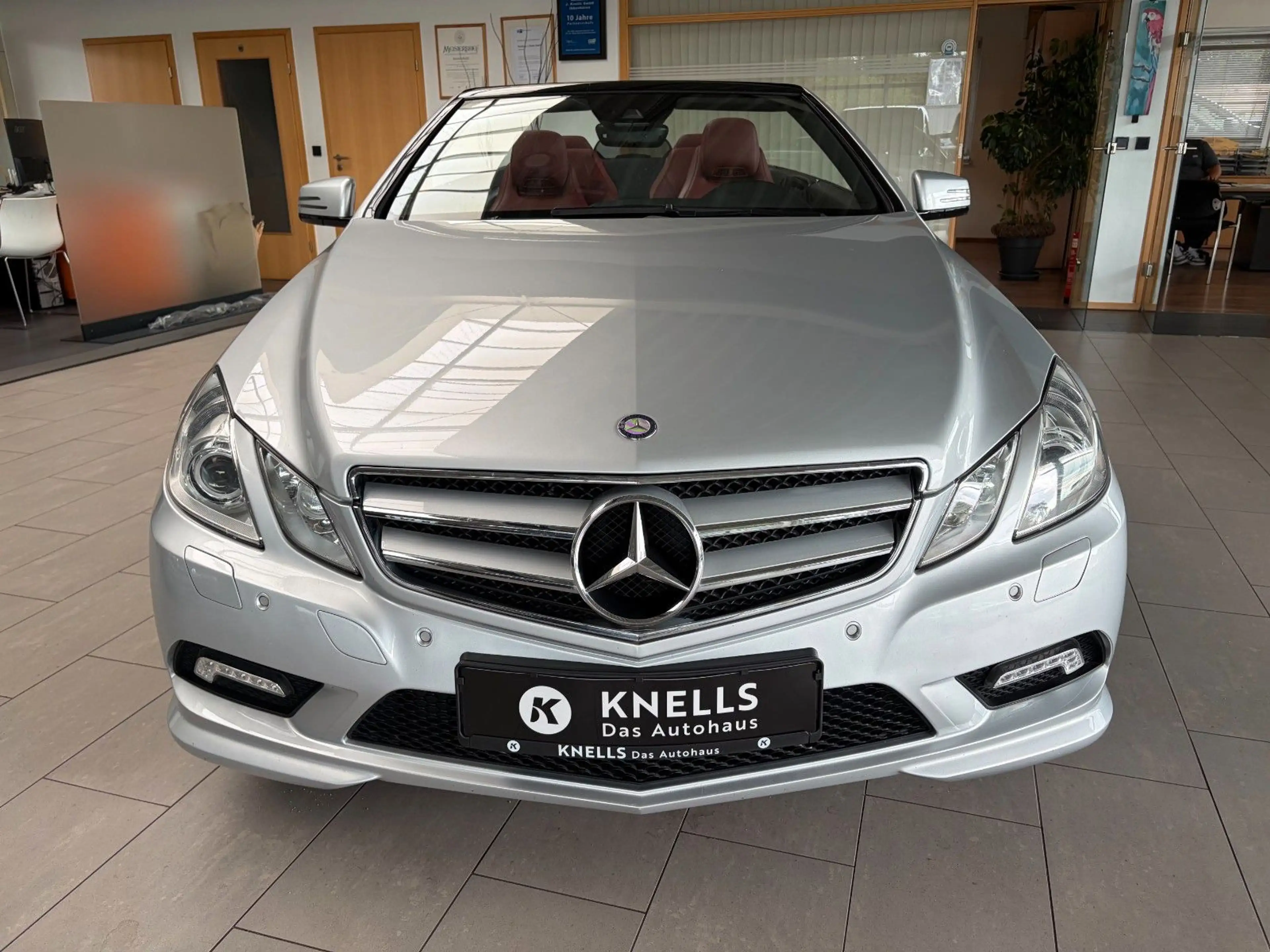 Mercedes-Benz E 250 CGI Cabrio AMG-LINE/AIRSCARF/BI-XEN/LEDER — photo 2