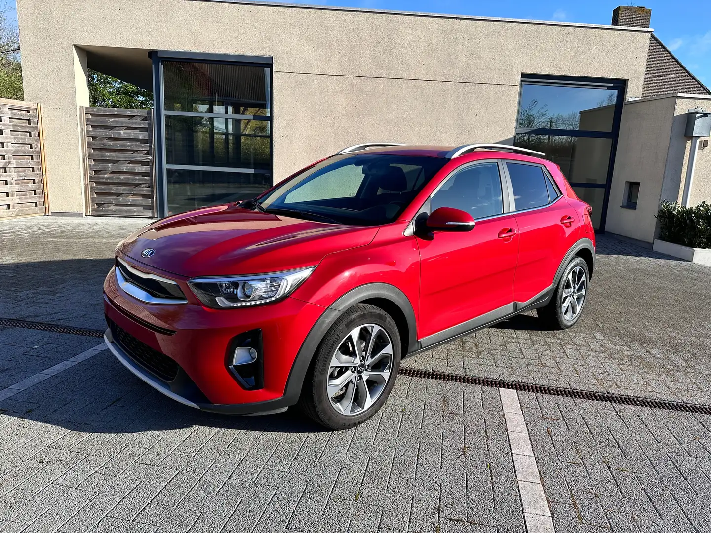 Kia Stonic 1.0 T - Automaat - Camera - Cruise - Navi -Carplay Rouge - 1