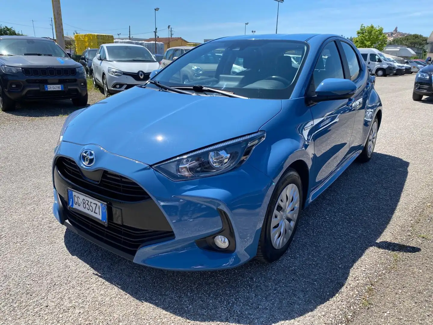 Toyota Yaris 1.5 Hybrid 5 porte Active Blu/Azzurro - 1