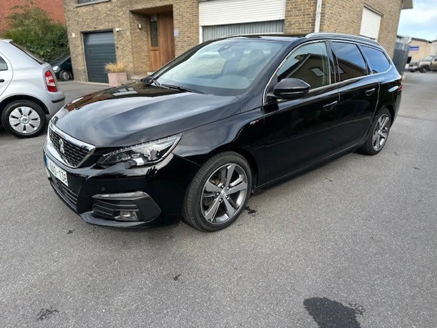Peugeot 308 308 SW BlueHDi 130 Gt Digi cockpit, Trekhaak Zwart - 1