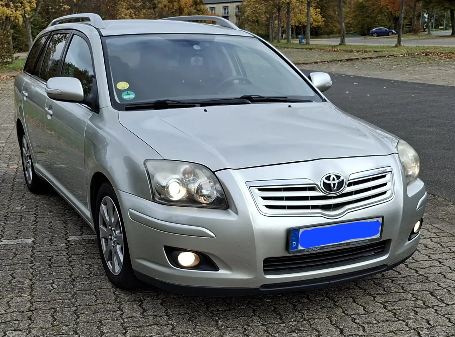 Toyota Avensis 1.8 VVT-i Combi Tüv/Au 06.27 Grau - 2