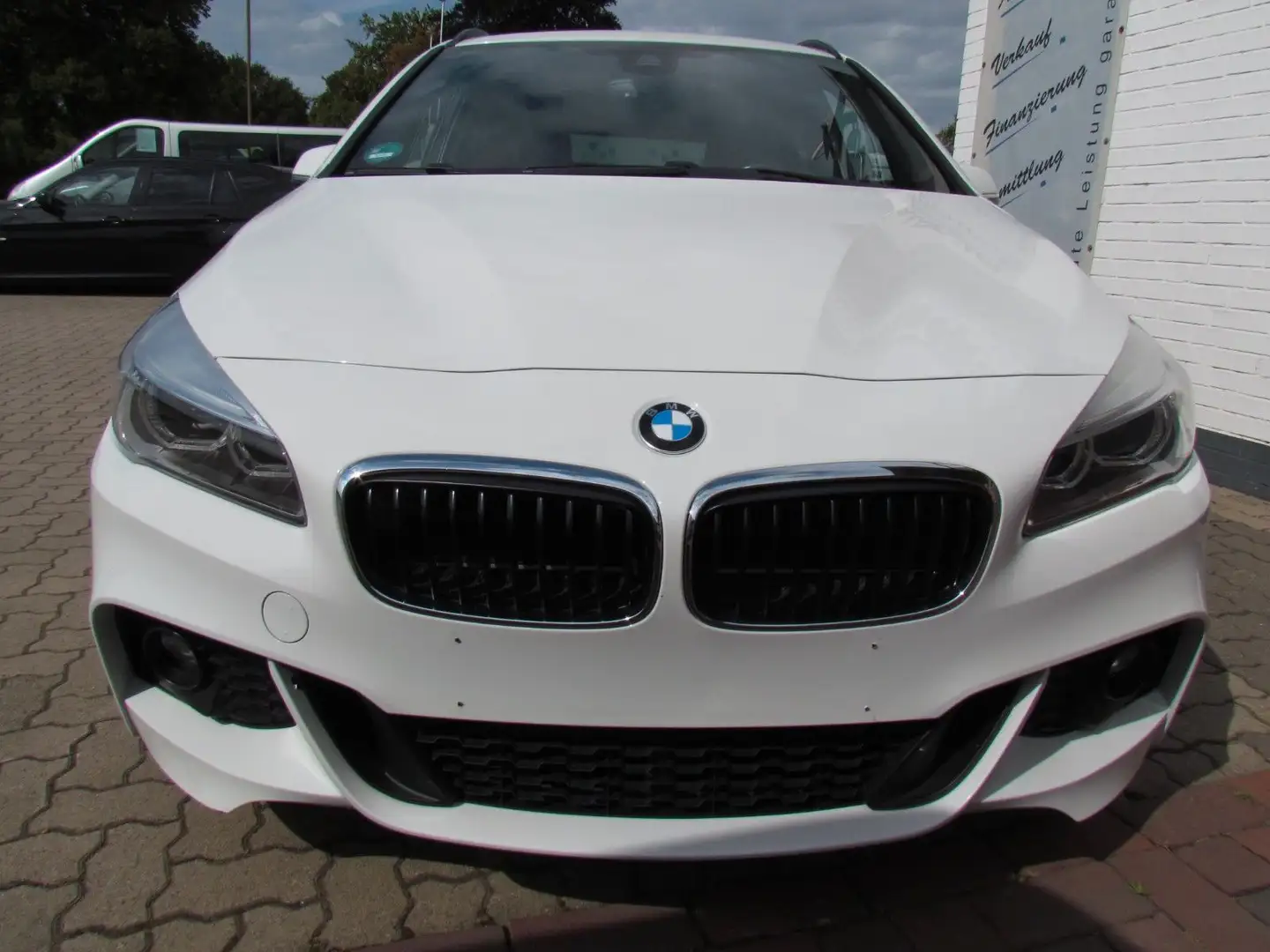 BMW 220 Baureihe 2 Active Tourer 220 d M-Packet Weiß - 2