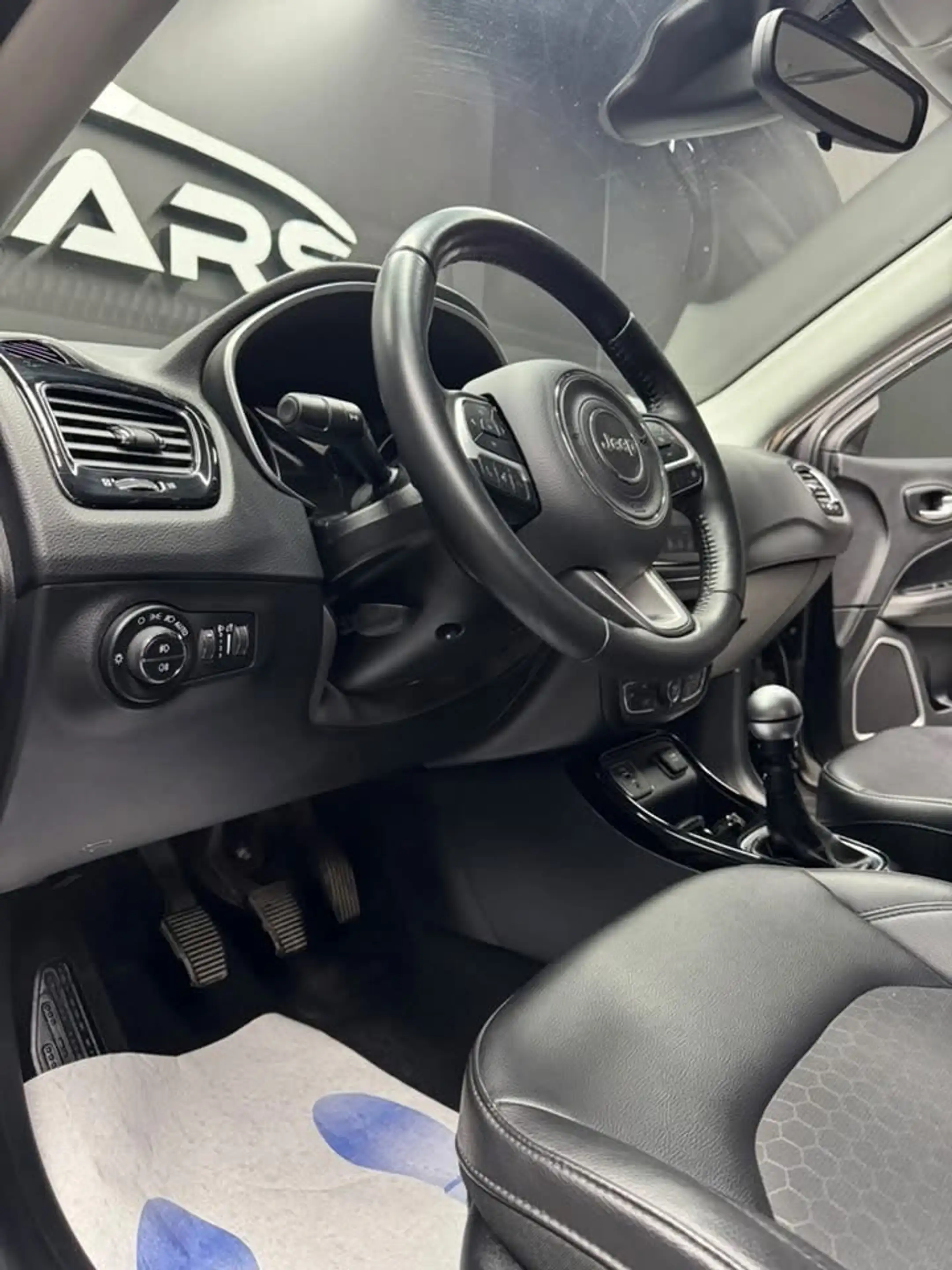 Jeep Compass Compass 1.6 MJD 4x2 **12 mois de garantie** — photo 8
