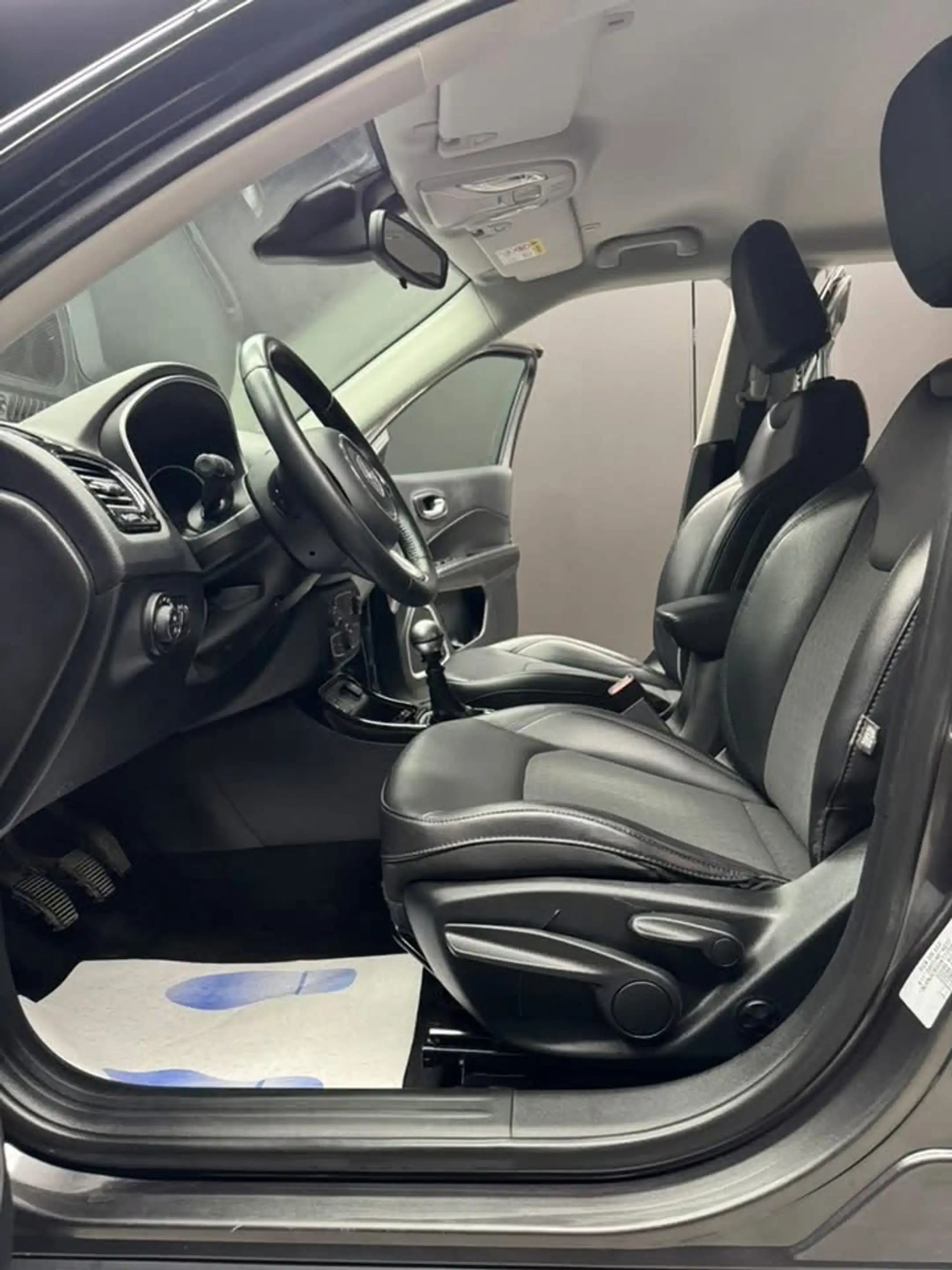 Jeep Compass Compass 1.6 MJD 4x2 **12 mois de garantie** — photo 7