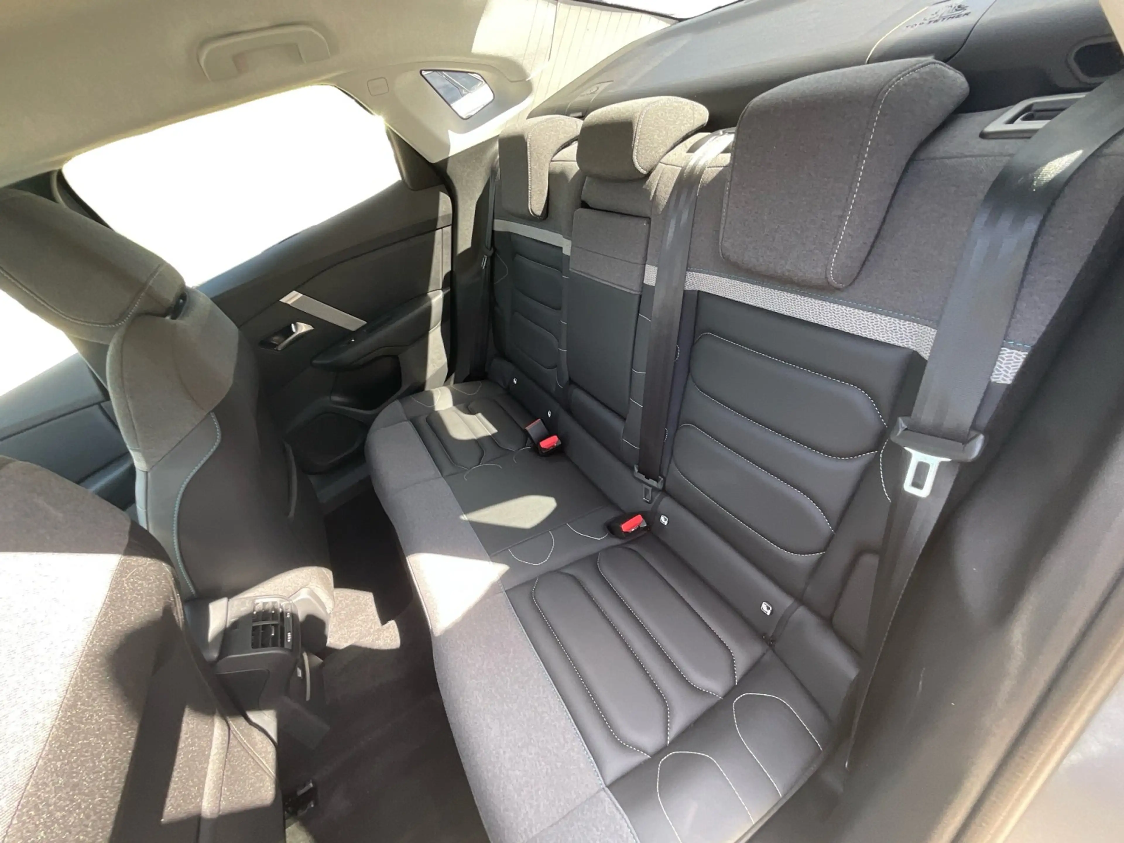 Citroen C4 X 1.2 Automatik 130 Max Vollausstattung — photo 15