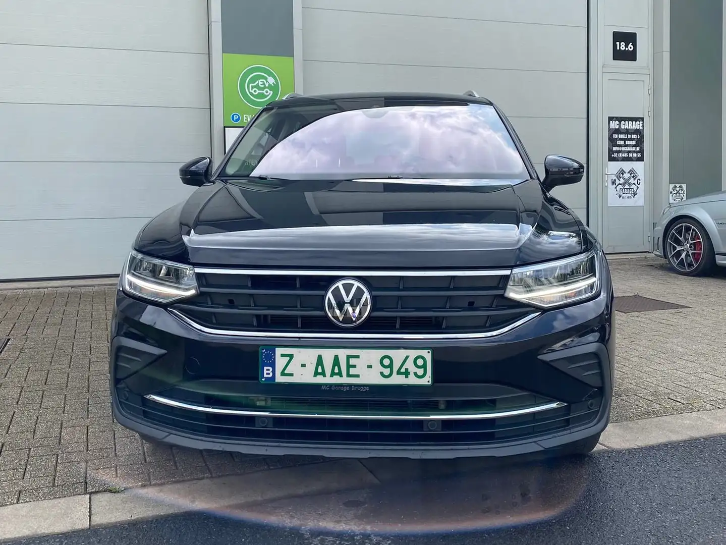Volkswagen Tiguan ACTIVE | Full LED | APP | AC | NAVI | ACC | ... Zwart - 2