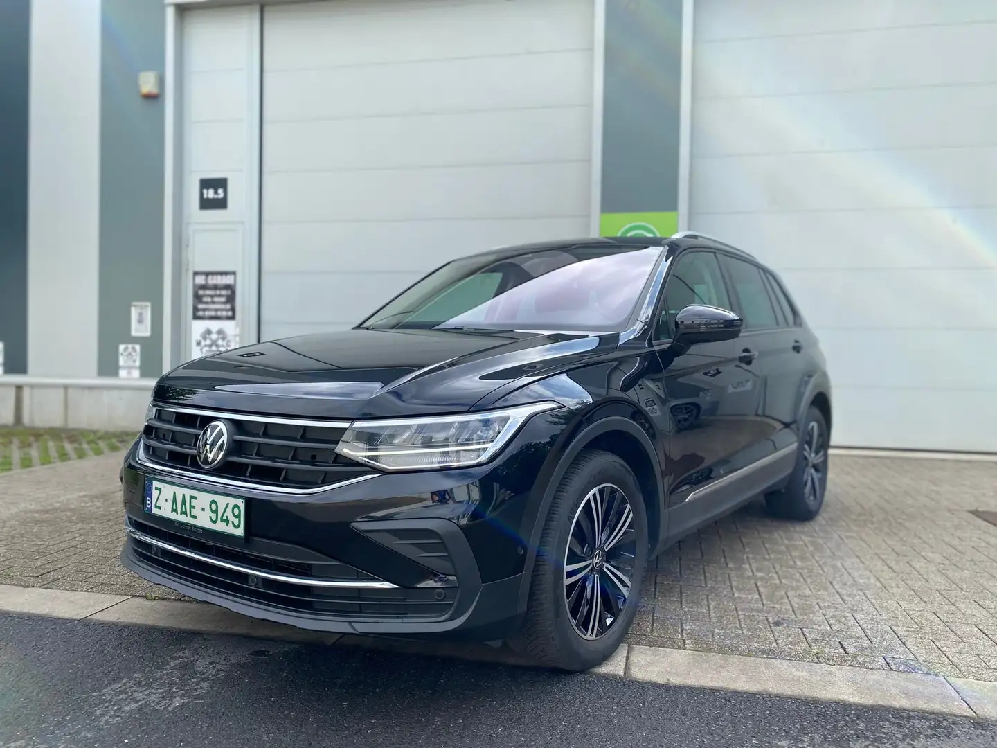 Volkswagen Tiguan ACTIVE | Full LED | APP | AC | NAVI | ACC | ... Zwart - 1