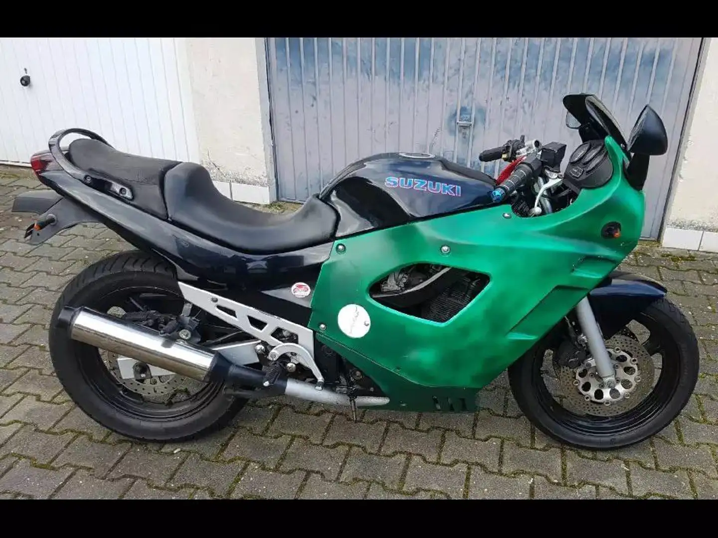 Suzuki GSX 600 GN 72B Verde - 1