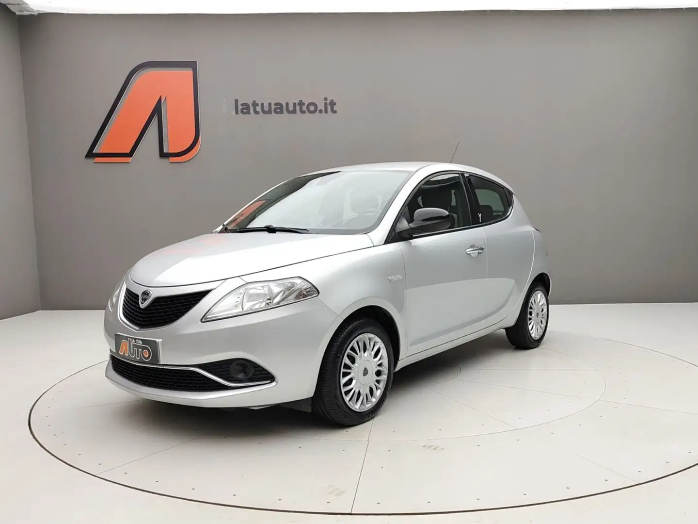 Lancia Ypsilon 1.3 MJT 95CV GOLD Gri - 1