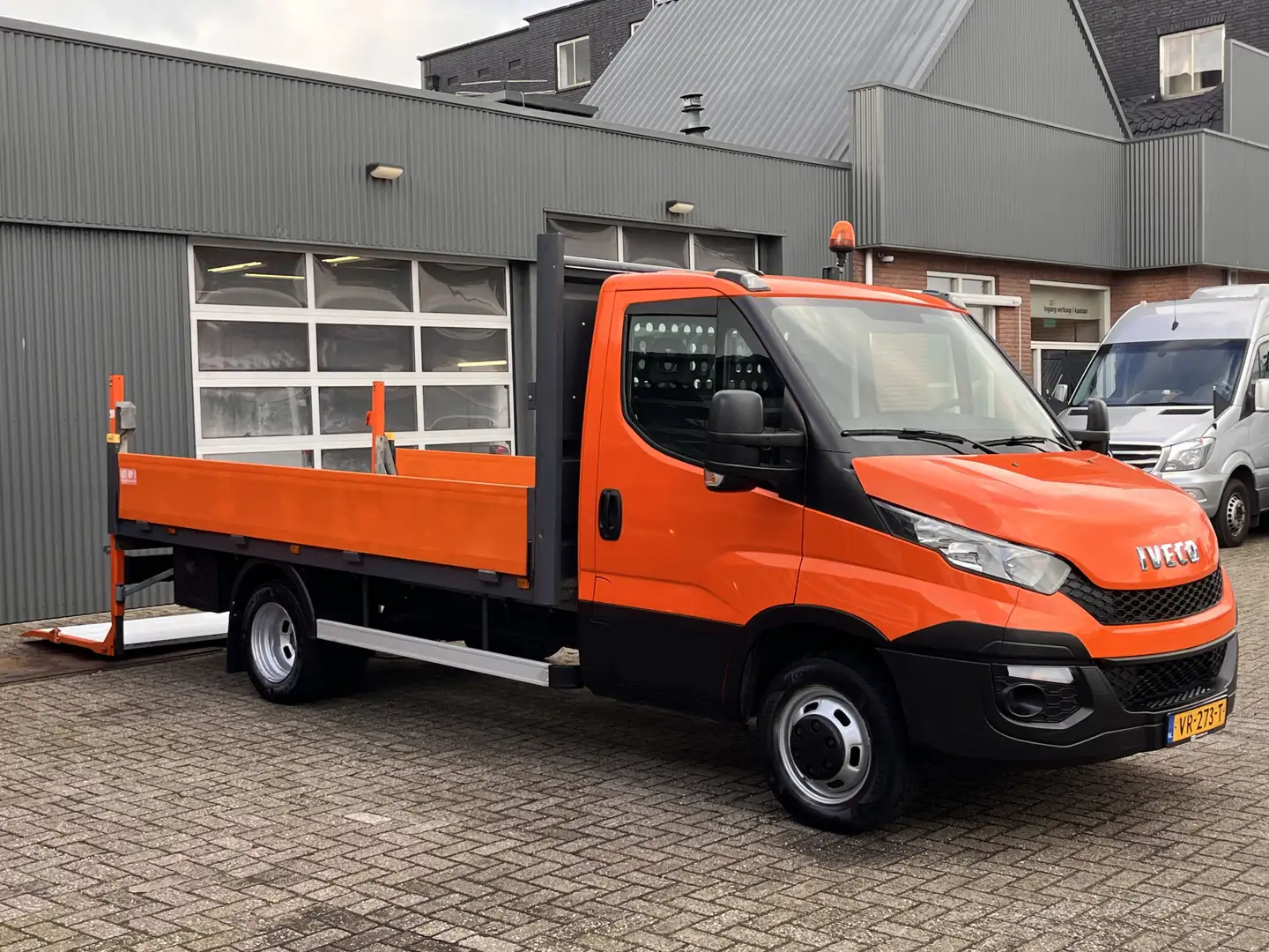 Iveco Daily 35C15 2.3 375 Trekhaak 3500kg Laadklep 500kg Navig Portocaliu - 1