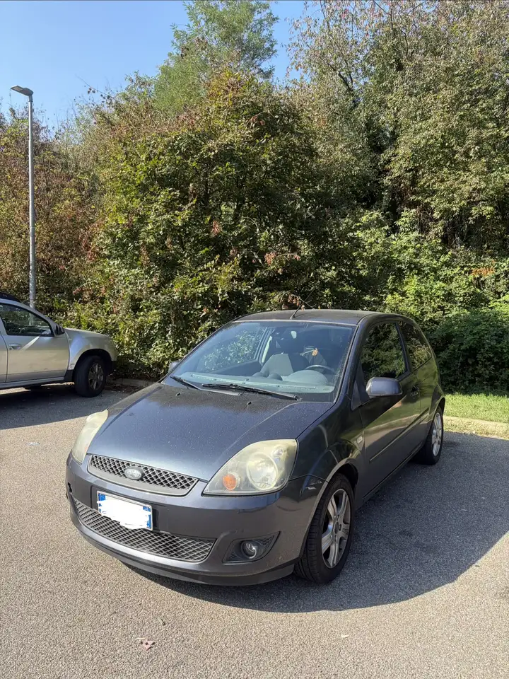 Ford Fiesta 3p 1.2 16v + 82cv — photo 1 of 5