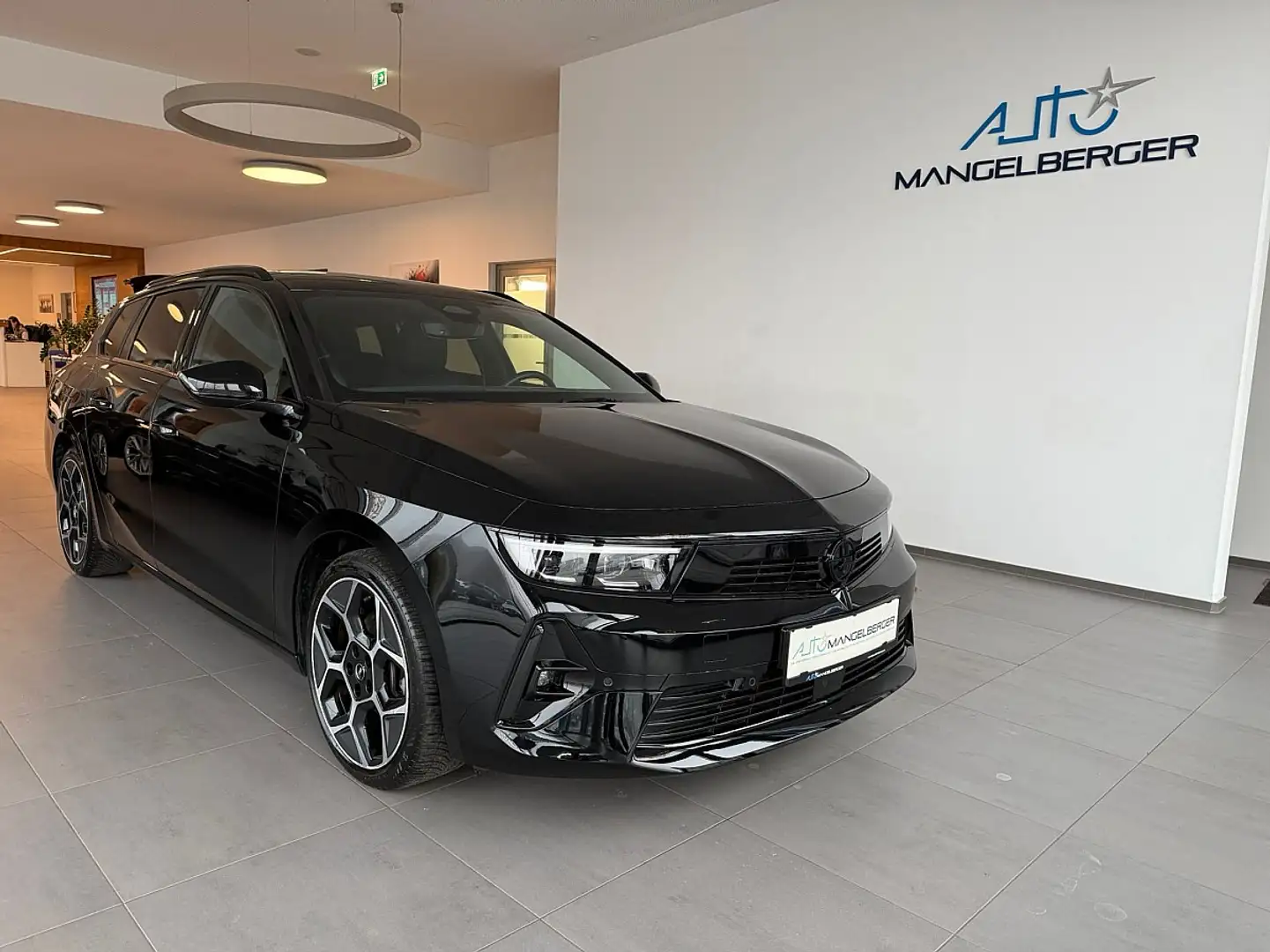 Opel Astra ST 1,2 Turbo Ultimate Aut. Lederausstattung , E... Schwarz - 1