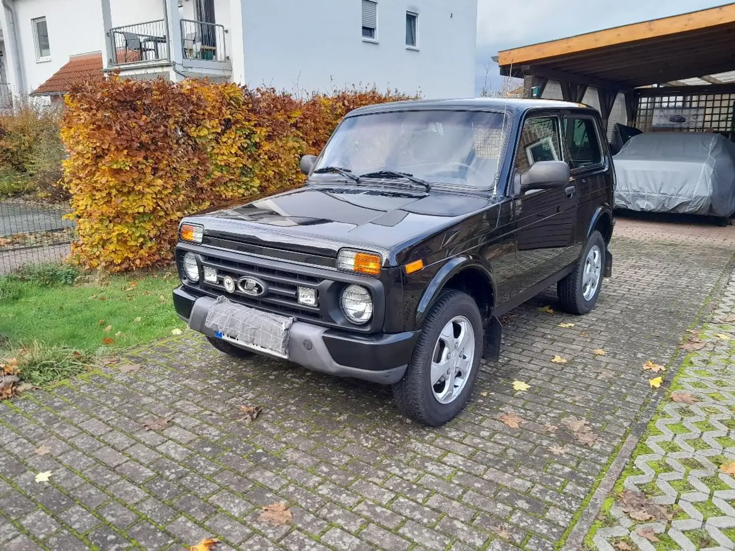 Lada Niva Urban Black - 1